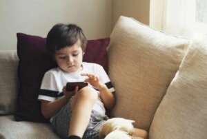 Jak zabezpieczyć swój telefon przed dziećmi?