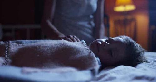 Dziecko w trakcie snu