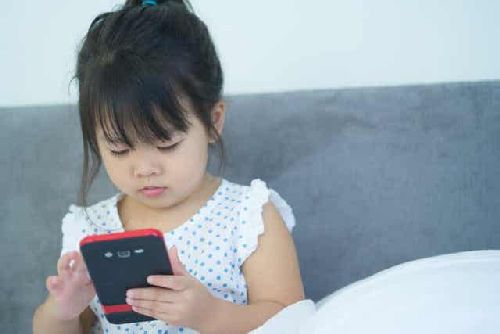Dziewczynka z telefonem