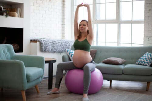 Poznaj 5 najlepszych ćwiczeń łagodzących ból pleców podczas ciąży