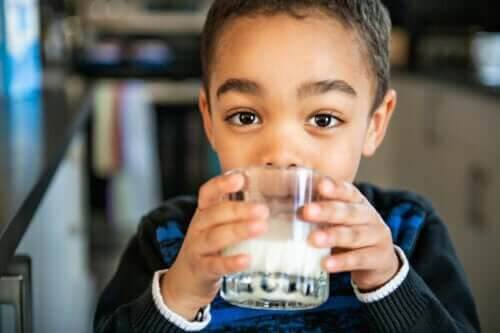 Jaką ilość mleka powinny pić dzieci w zależności od wieku?